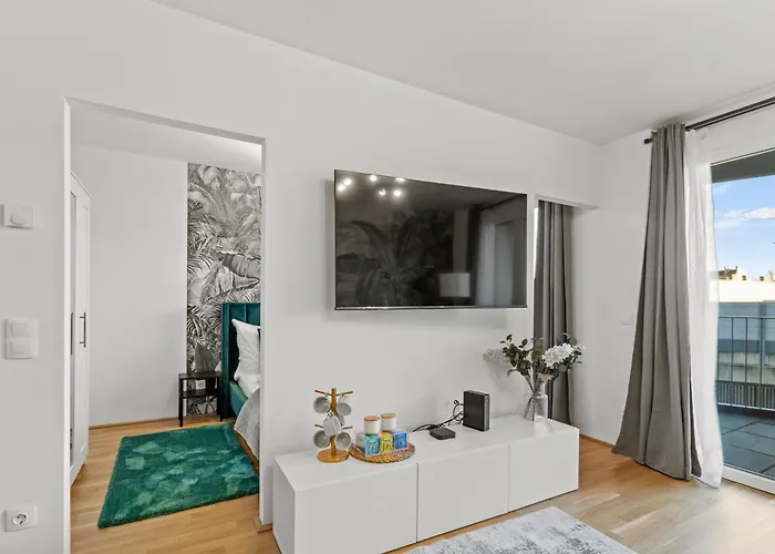 Modern Near Airport - Outdoor Space - Easy Access * فيينا