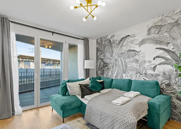 شقة Modern Near Airport - Outdoor Space - Easy Access