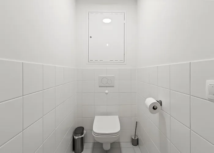 Modern Near Airport - Outdoor Space - Easy Access