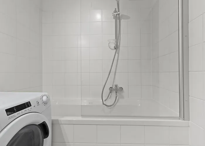 Διαμέρισμα Modern Near Airport - Outdoor Space - Easy Access *