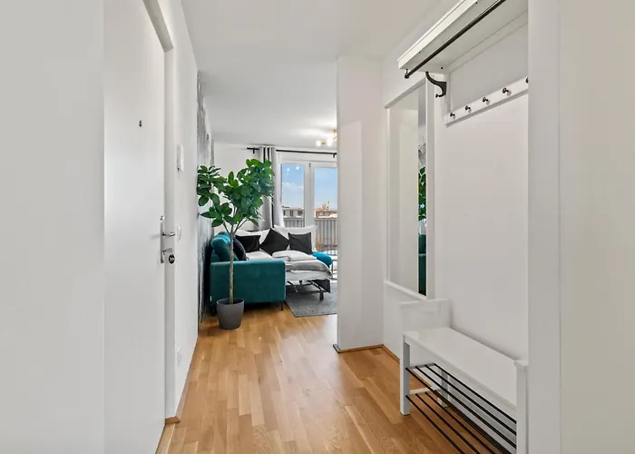 شقة Modern Near Airport - Outdoor Space - Easy Access *