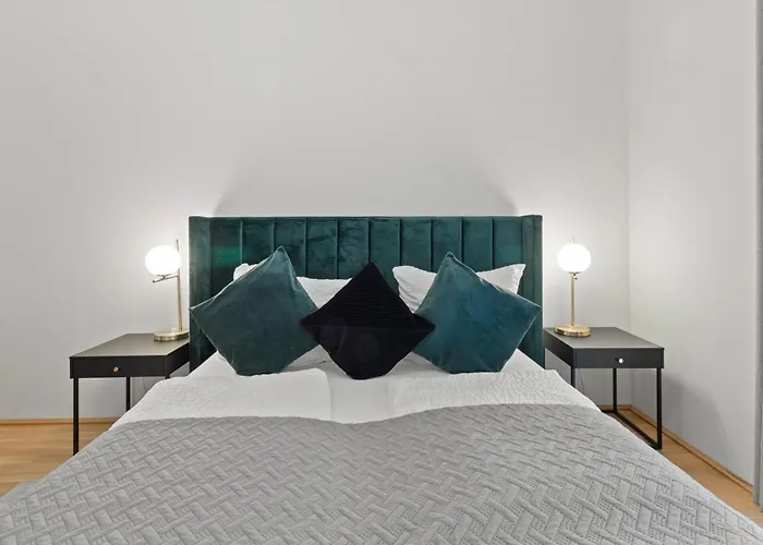 Modern Near Airport - Outdoor Space - Easy Access * فيينا