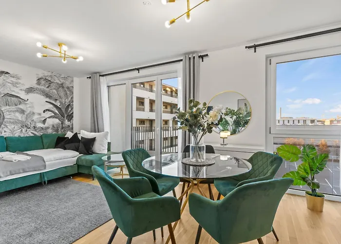 شقة Modern Near Airport - Outdoor Space - Easy Access *