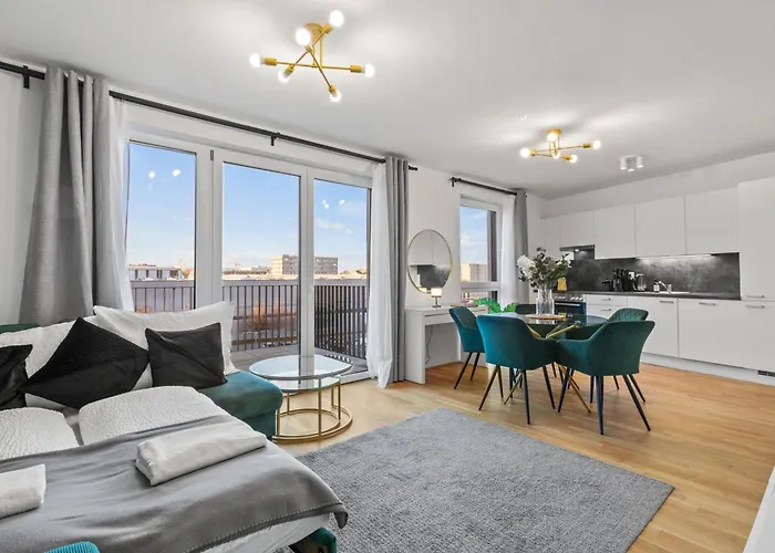 Modern Near Airport - Outdoor Space - Easy Access Διαμέρισμα