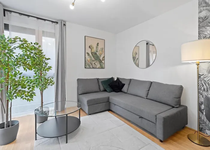 شقة Modern Near Airport - Outdoor Space - Easy Access