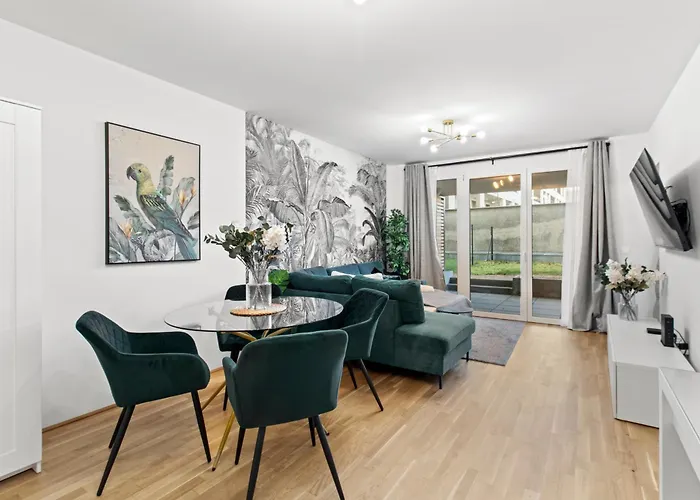 Modern Near Airport - Outdoor Space - Easy Access Διαμέρισμα *