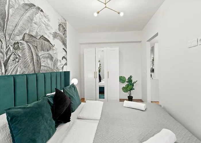 شقة Modern Near Airport - Outdoor Space - Easy Access فيينا