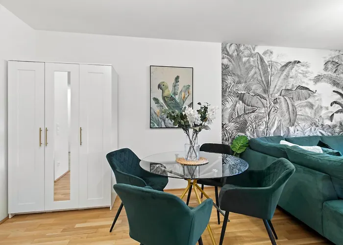 Modern Near Airport - Outdoor Space - Easy Access فيينا