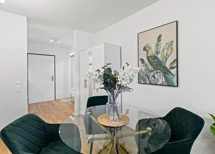 Modern Near Airport - Outdoor Space - Easy Access Διαμέρισμα Βιέννη