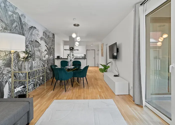Modern Near Airport - Outdoor Space - Easy Access شقة فيينا