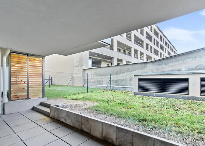 Διαμέρισμα Modern Near Airport - Outdoor Space - Easy Access *