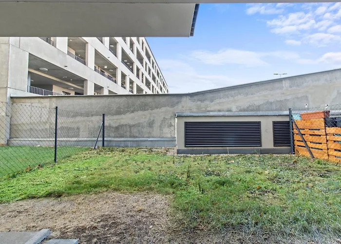Modern Near Airport - Outdoor Space - Easy Access * فيينا